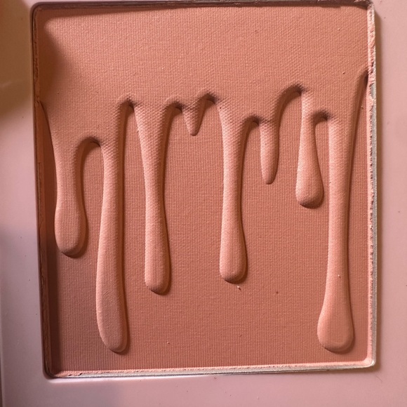 KYLIE COSMETIC PLUS~CLOSE TO PERFECT! - Picture 2 of 3